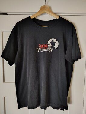 Captain Morgan Halloween Graphic T-Shirt from the 2000's Size Large